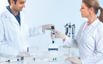 multichannel electronic pipette for repeat accuracy